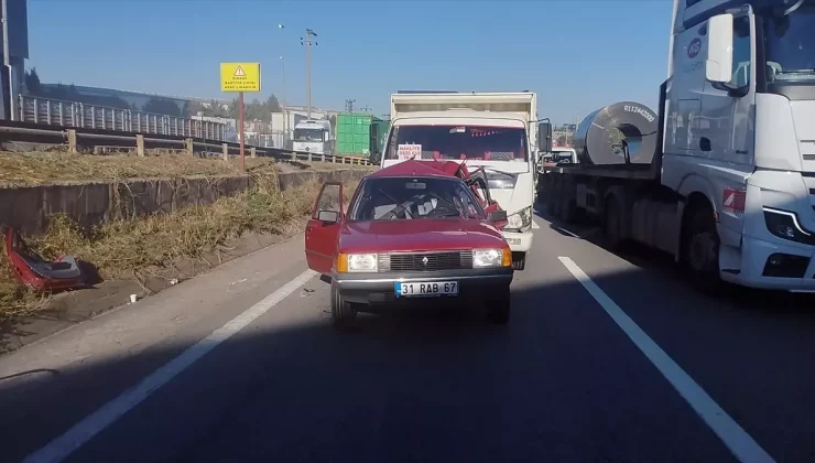 Gebze’de kamyonetle çarpışan otomobilde 1 kişi öldü, 1 kişi yaralandı