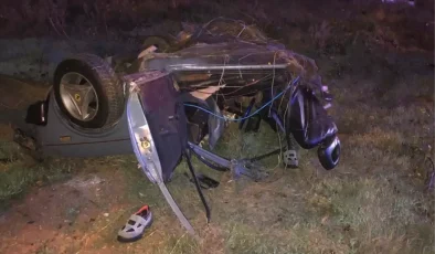 Tokat’ta ağaca çarpıp ikiye bölünen otomobilde 2 kişi öldü, 1 kişi yaralandı