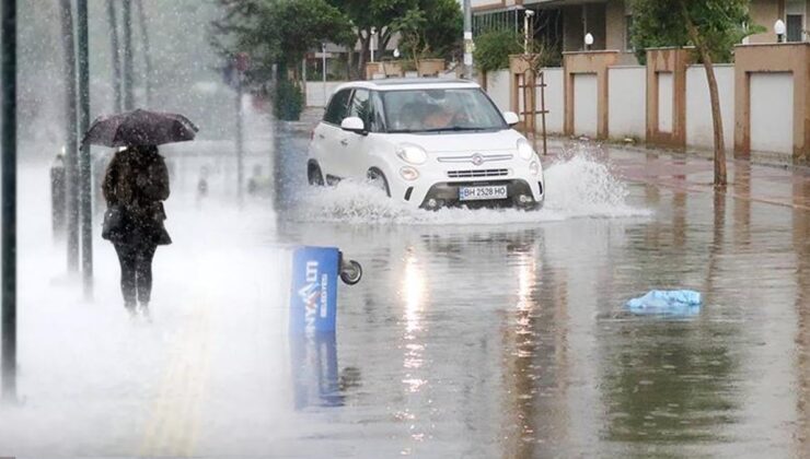 18 kent felç oldu: AFAD'dan 'kuvvetli yağış' açıklaması